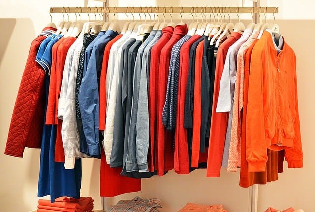 Primele sticle de plastic, produse din deșeuri textile