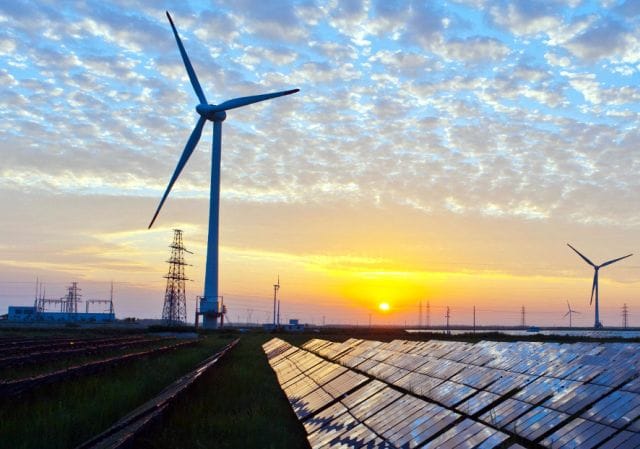 Vântul şi apa furnizează cea mai mare parte a electricităţii din surse regenerabile din Europa