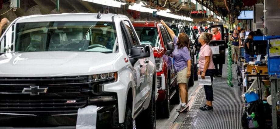 General Motors a stabilit de când nu va mai vinde mașini cu ardere internă