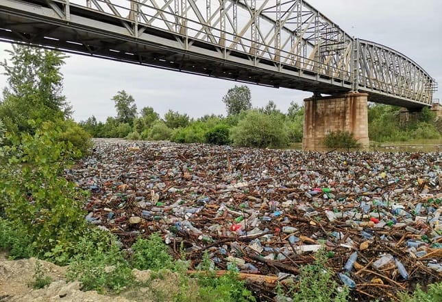 Ungaria, inundată de râuri de deșeuri și din România