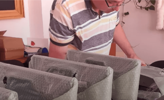O suta de calculatoare vechi au fost recondiționate si donate scolilor