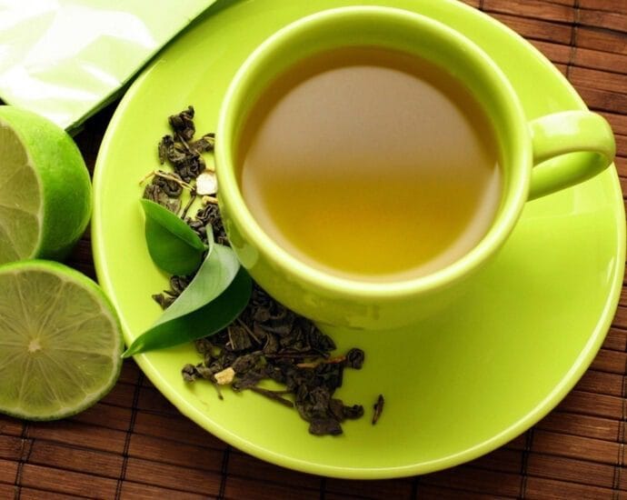 Tratament cu ceaiul verde. Bogat în antioxidanți pentru un păr sănătos