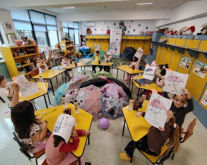 Ploaie funny cu „Ape curate asumate”, de Ziua Internaţionalǎ a Umbrelei