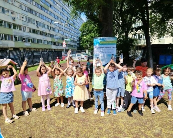 Lecția verde care schimbă viitorul: Cum au învățat preșcolarii din București secretele apei și ale hranei sustenabile alături de AQUA Carpatica Lecția verde care schimbă viitorul: Cum au învățat preșcolarii din București secretele apei și ale hranei sustenabile alături de AQUA Carpatica
